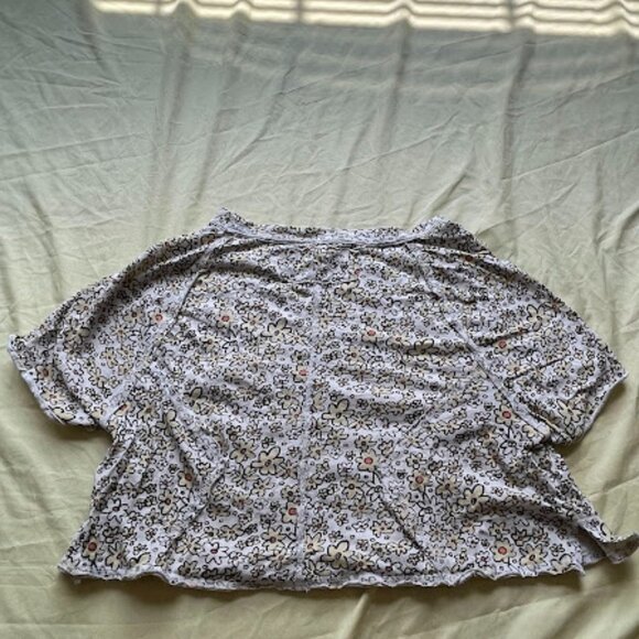 We The Free by Free People | Daisy Floral Boxy Tee | White | Size S | Used - Picture 2 of 3